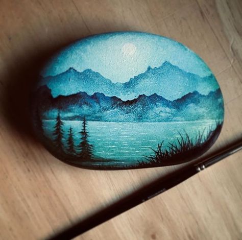 Mountain And River, Team Morale, Diy Rock Art, Stone Art Painting, Painted Rocks Kids, Painted Rocks Craft, Painted Rocks Diy, Rock Painting Ideas Easy, Rock Painting Patterns