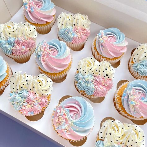 Muffins Decoration, Easy Cupcakes Decoration, Cupcake Cream, Gender Reveal Cupcakes, Cupcake Decorating Tips, Pastel Cupcakes, Cupcake Tutorial, Pastel Cakes, Pretty Cupcakes