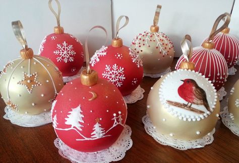 Christmas bauble cake Bauble Cake, Winter Torte, Winter Cakes, Terry's Chocolate Orange, Use Your Imagination, Fancy Cupcakes, Christmas Cake Pops, Christmas Cake Decorations, Christmas Food Gifts