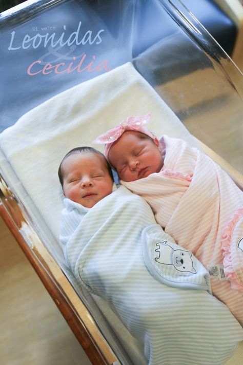 Twins newborn. Fresh 48 photography session. Hospital twins. Facebook Brystin blais photography Twins Hospital Pictures, Twins Newborn Hospital, Newborn Twins Hospital, Twin Newborn Pictures, Twin Baby Photography, Twin Baby Photos, Twins Newborn, Twin Newborn