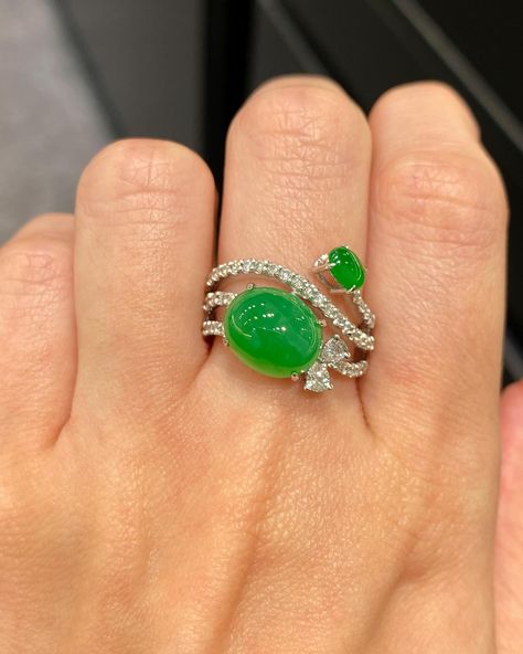 Jade Rings For Women, Jade Jewelry Design, Jade Engagement Ring, Jade Design, Jade Earrings, Jade Ring, Jade Jewelry, White Gold Ring, Lovely Jewellery