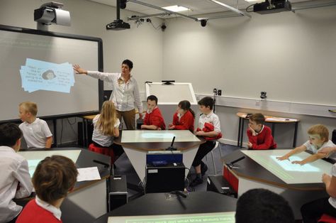 U.K. researchers find that smart desks and group learning boost math skills, compared with problem-solving on paper. 21st Century Classroom Design, High Tech Classroom, Active Learning Classroom, Smart Classroom, Classroom Images, English Practice, Classroom Pictures, Smart Desk, 21st Century Classroom