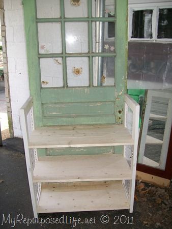 repurposed door into shelf (2) Door Bookshelf, Old Door Decor, Bookshelf Nightstand, Old Door Projects, Old Screen Doors, Diy Modern Furniture, Old Wood Doors, Small Cupboard, Doors Repurposed