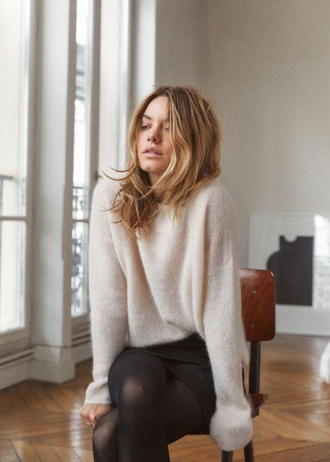 Pull Angora, Style Parisian Chic, Camille Rowe, Charlotte Rampling, Chic Hair, Paris Mode, Parisian Chic, Mode Inspo, Alexa Chung