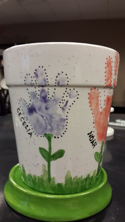 Baby Footprint Flower Pot, Hand Print Flower Pot, Social Pottery, Sahm Activities, Handprint Art Christmas, Finger Painting For Kids, Mothers Day Flower Pot, Hand Print Flowers, Handprint Gifts