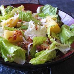 Tropical Salad with Pineapple Vinaigrette | “An easy salad to make with a bag of salad greens, pineapple, bacon bits, nuts and toasted coconut. Use fresh pineapple, if you can, and substitute toasted almonds for the macadamia nuts, if desired.” Healthier Salads, Salad Lunches, Salad With Pineapple, Easy Salads To Make, Tropical Salad, Veggie Meals, Salad Ideas, Vinaigrette Recipes, Pasta Salads