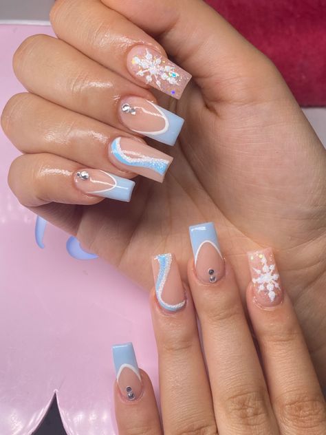 Winter Short Nails Acrylic, Baddie Nails Acrylic Short Christmas, White Christmas Nails Coffin Short, Winter Wonderland Nails Short, Blue Winter Nail Designs Short, Winter Nails Short Acrylic, Blue Short Christmas Nails, Christmas Nail Set Ideas, Baddie Christmas Nails Short