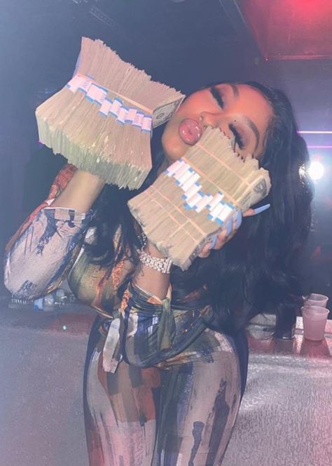 Money Girl, Mo Money, Money Generator, Money Pictures, Rich Girl Lifestyle, Money On My Mind, Rich Lifestyle, Luxury Lifestyle Dreams, Money Goals