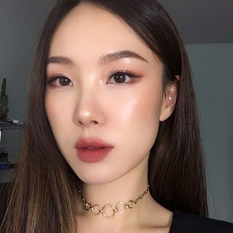 Douyin Makeup Soft, Graduation Look Makeup, Asian Inspired Makeup, Prom Makeup For Brown Eyes, Sweet Makeup, Asian Makeup Looks, Mekap Mata, Korean Makeup Look, Peach Makeup