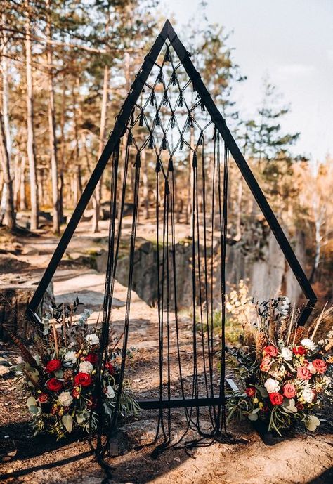 Gothic Backdrop Wedding, Black Wedding Alter Ideas, Nontraditional Wedding Arch, Spooky Wedding Arch, Viking Wedding Arch Ideas, Black And Burgundy Gothic Wedding, Black Triangle Wedding Arch, Halloween Boho Wedding, Goth Chic Wedding