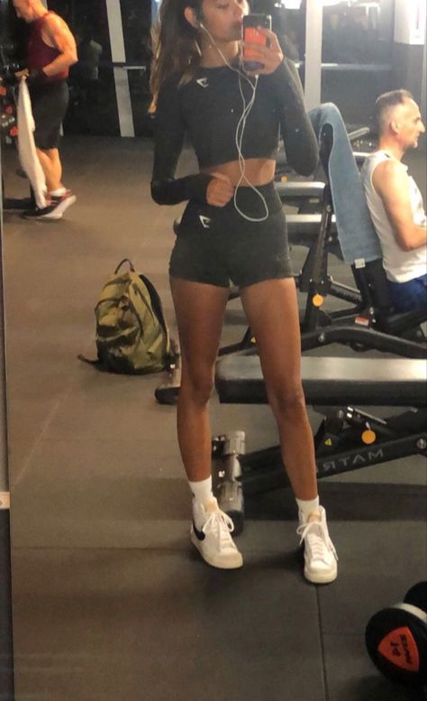 Gymshark Black Set, Gymshark Set Aesthetic, Workout Clothes Gymshark, Gymshark Workout Sets, Gym Outfits For Women Gymshark, Workout Outfits Gymshark, Gym Fits Summer, Gym Outfit Gymshark, Gym Shark Outfit Aesthetic