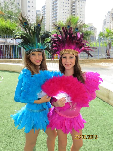 Brazilian dancer costum Brazilian Carnival Costumes Diy, Rio Carnival Headpiece, Diy Rio Carnival Costume, Carnaval Outfit Brazil, Brazil Costume, Brazil Carnival Costume, Rio Carnival Costumes, Brazilian Carnival Costumes, Carnaval Outfit