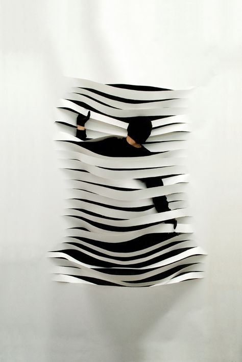 ... Lucio Fontana, Black And White Stripes, Sculpture Installation, Paper Sculpture, Land Art, 인물 사진, Exhibition Design, Installation Art, Art Direction