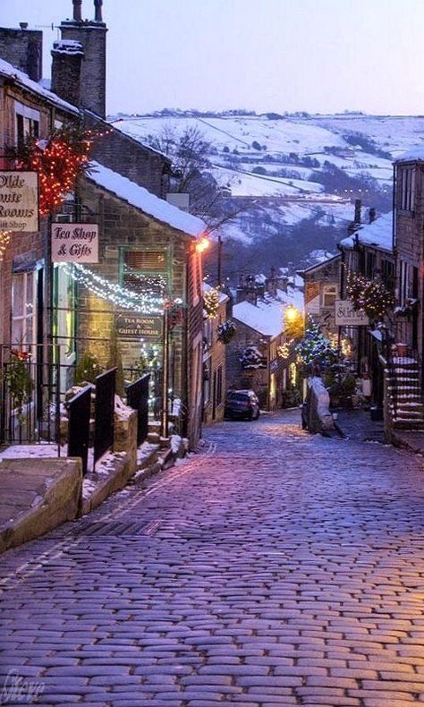 Haworth, West Yorkshire Cobblestone Street, Kentish Town, Yorkshire England, England And Scotland, West Yorkshire, Jolie Photo, English Countryside, England Travel, British Isles