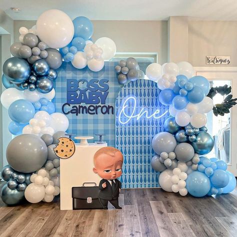 First Birthday Decorations Boy, Blue Balloon Garland, Bos Baby, Baby Birthday Party Theme, Baby Birthday Decorations, Boss Birthday, Baby Boss, Boy Birthday Decorations