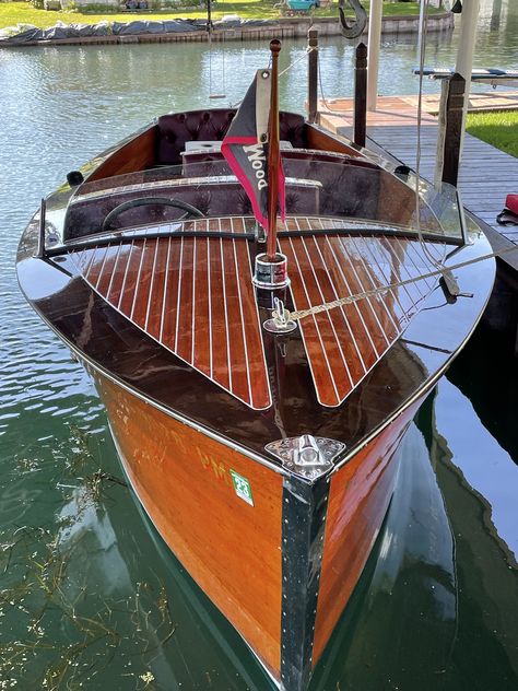 Wooden Boats Vintage, Wood Boats For Sale, Speed Boats For Sale, Chris Craft Wood Boats, Classic Boats For Sale, Wooden Vessels, Boat Props, Wooden Boats For Sale, Wooden Speed Boats