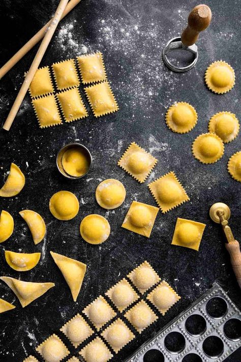 How To Make Homemade Ravioli Step By Step (5 Easy Ways!) Make Ravioli, How To Make Ravioli, Pasta Dough Recipes, Semolina Pasta, Ravioli Pasta, Homemade Ravioli, Filled Pasta, Low Carb Tacos, Pasta Fatta In Casa