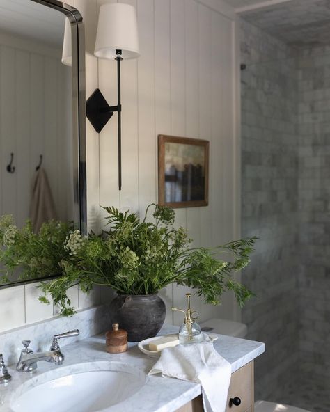 Pin Later • Instagram Cottage Bathroom, Bathroom Design Inspiration, Bathroom Design Decor, Guest Bathrooms, Main Bathroom, Construction Design, House Bathroom, Beautiful Bathrooms, Heartland