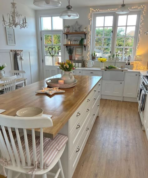 Provance Kitchens, Modern Coastal Kitchen, Coastal Kitchen Decor, Cottage Kitchens, Coastal Kitchen, Kitchen Design Decor, Dream House Interior, Modern Coastal, Dream House Decor