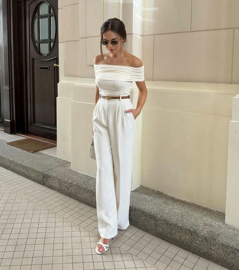 White Trousers Outfit, Off The Shoulder Top Outfit, Rome Outfits, Elegant Outfit Classy, 70s Inspired Fashion, Casual Day Outfits, Classy Work Outfits, Stylish Work Outfits, Causual Outfits