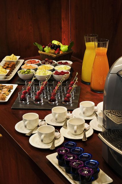 Coffee break, with juices, fruit and pastries at the meeting room Picasso from Hotel Concorde Montparnasse paris france by Concorde Hotels Resorts, via Flickr Coffee Break Catering, Montparnasse Paris, Breakfast Meeting, Hotel Breakfast, Tea Break, Coffee Tasting, Breakfast Buffet, Break Room, Food Presentation