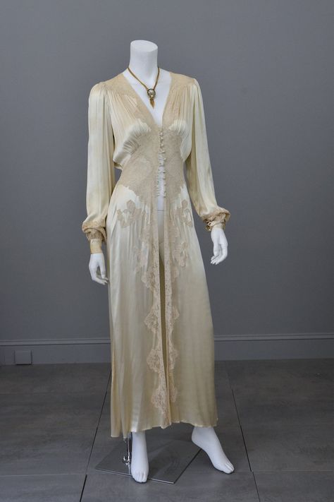 Flapper Wedding Dresses, Vintage Flapper Dress, Flapper Wedding, Blithe Spirit, Silk And Lace, Quoi Porter, Lace Silk, 1930s Fashion, Cream Silk