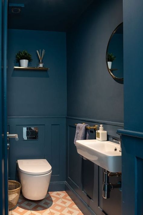 Dark Blue Cloakroom, Powder Room Colorful, Dark Teal Powder Room, Downstairs Toilet Ideas Blue, Dark Blue Small Bathroom, Blue Toilet Room, Blue Wall Bathroom, Cloakroom Toilet Downstairs Loo, Navy Blue Bathroom Walls