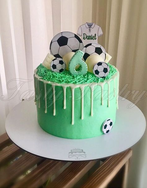 Cake With Football Theme, Bday Cake For Boys, Football Birthday Cake Ideas, Easy Football Cake, Football Drip Cake, Football Cakes For Boys Birthdays, Football Theme Birthday Cake, 6th Birthday Cake Boys, Birthday Cake Football Theme