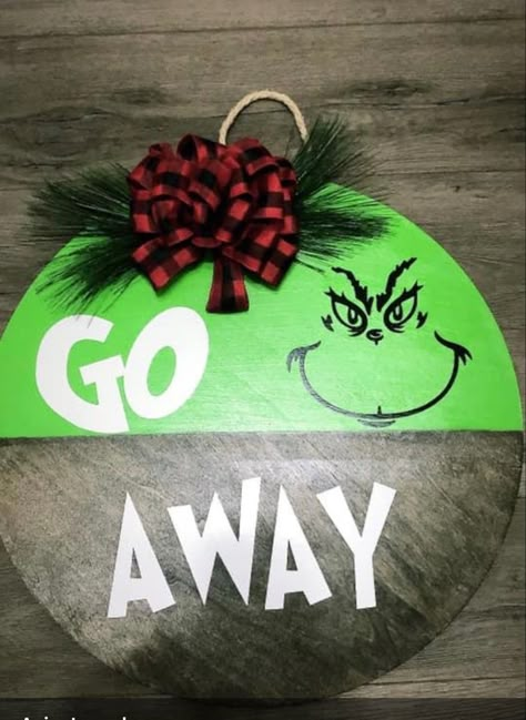 Christmas Circle Wood Signs Grinch, Grinch Christmas Door Hangers, Grinch Christmas Gift Ideas Diy, Grinch Circle Sign, Grinch Street Sign, Grinch Door Hanger Diy, Diy Grinch Door Hanger, Grinch Wooden Signs, Grinch Signs Wooden Diy