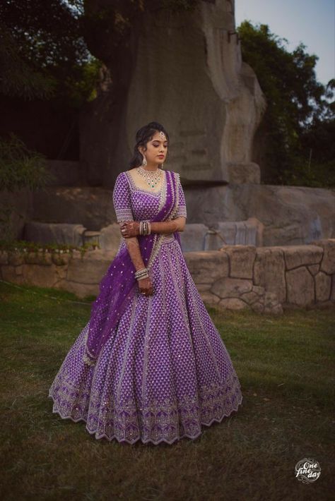 Wedding Matching Outfits, Lehenga Anarkali, Indian Wedding Dresses, Lehenga Saree Design, Latest Bridal Lehenga, Bridal Sarees South Indian, Half Saree Lehenga, Long Gown Design, Wedding Lehenga Designs