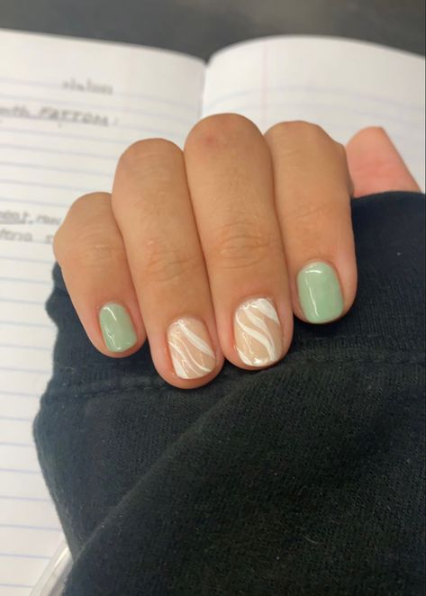 Gel Nails Ideas Short September, Light Green Short Nails Designs, Short Nail Ideas Natural Nails, Green Nails With Simple Design, Short Green Gel Nail Designs, Trendy Pastel Nails Short, Short Painted Nails Design, Pastel Green Nails Design Short, Nail Design For Very Short Nails