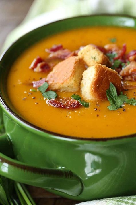 Roasted Butternut Squash Soup is a cozy and comforting dinner! Top this soup recipe with salty, crispy bacon and buttery croutons! Make Ahead Dinners, Autumn Spices, Easy Cocktail Recipes, Frozen Butternut Squash, Butternut Squash Recipes Soup, Family Dinner Ideas, Squash Soup Recipe, Easy Cocktail, Roasted Butternut Squash Soup