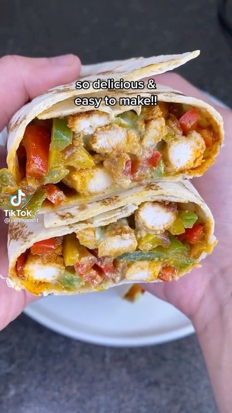 @homefood.bh on Instagram: “Yay or Nay!? Delicious Chicken Fajita Wrap Recipe . . Follow @homefood.bh @homefood.bh @homefood.bh For exciting food content daily…” Fajita Wrap Recipe, Greek Chicken Kebabs, Chicken Fajita Wraps, Healthy Chicken Fajitas, Fast Easy Dinner, International Dishes, Wrap Recipe, Chicken Fajita, Fajita Recipe