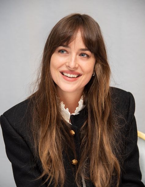 How To Style Curtain Bangs, According To Dakota Johnson Dakota Johnson Bangs, Dakota Johnson Hair, Bridget Bardot, Fall Hair Cuts, How To Style Bangs, Long Hair With Bangs, Jane Birkin, Brown Blonde Hair, Trending Haircuts