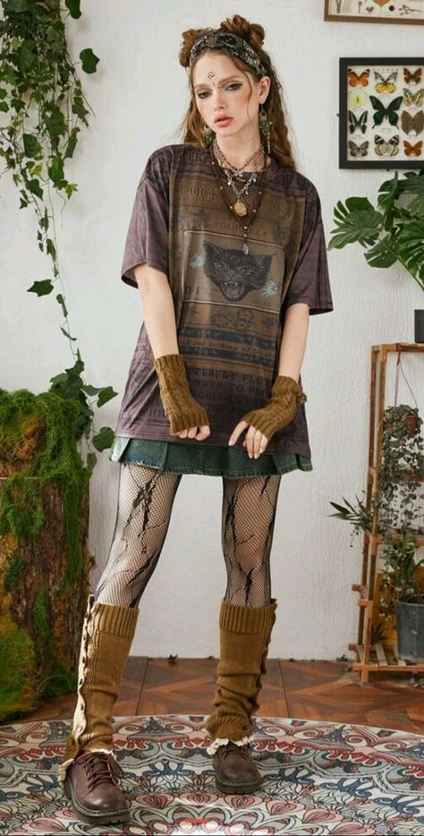 Solar Punk Outfit, Summer Goblincore Outfits, Solarpunk Outfit, Whimsy Outfit, Solar Punk Fashion, Grunge Hippie Outfits, Artsy Aesthetic Outfits, Forest Goblincore, Crow Core