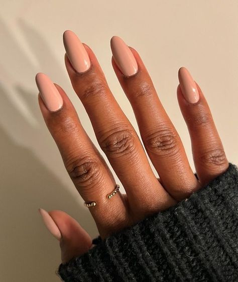 Black Women Manicure, Neutral Nails For Black Women, Nail Colour For Tan Skin, Nails Dark Hands, Nail Color Black Women, Nail Colors Black Women, Manicure Black Women, Almond Nails On Black Women, Nude Nails Brown Skin