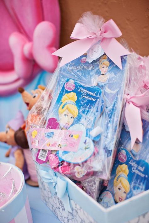 Cinderella Party Theme, Cake Decor Ideas, Princess Themed Birthday Party, Cinderella Birthday Invitation, Idea Cake, Princess Favors, Disney Princess Gifts, Cinderella Birthday Party, Disney Princess Birthday Party