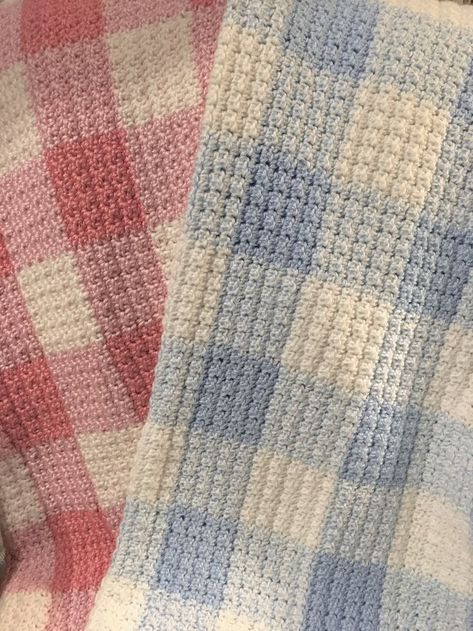 Blue Gingham Crochet Blanket, Crochet Blankets Aesthetic, Crochet Pink Blanket, Blue Crochet Projects, Baby Gifts Crochet, Pink And Blue Crochet, Crochet Gingham, Gingham Crochet, Light Blue Crochet