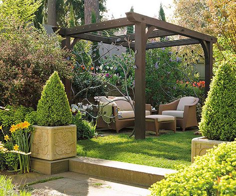 elevado e planta bem na quina da subida Pergola On Grass Backyard Ideas, Wire Pergola, 10 X 10 Pergola, Fence Pergola, Metal Arbor, Simple Backyard, Cheap Backyard, Cozy Backyard, Areas Verdes