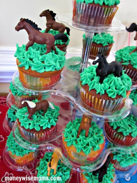 Horse Cupcakes, Horse Party Ideas, Western Birthday Cakes, Horse Theme Birthday Party, Horse Birthday Cake, Horse Birthday Party, Rodeo Birthday Parties, Western Ideas, Western Birthday Party