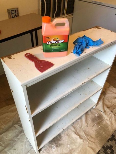 This old dusty bookcase has migrated throughout my home and finally ended up discarded in the shed. Since I am in the process of fixing up my shed (She-shed coming soon!!! 💁🏾‍♀️) I decided to remove this bookcase. When I tell you that this bookcase has seen better days... lord have mercy... She has been through some thangs, and it is about time we dust homegirl off and give her a little makeover to get her looking fresh and clean! Do I even need to mention that this was done on a budge… Repaint Bookshelf Diy, Short Bookcase Ideas, Updating Bookshelves, Small Bookshelf Refurbish Ideas, Book Case Makeover, Small Bookcase Makeover, Diy Bookcase Makeover, Beadboard Kitchen Cabinets, Diy Beadboard