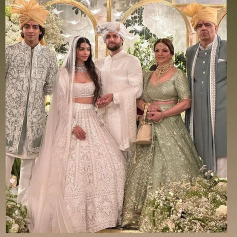 HT City on Instagram: "One for the wall... ❤️ ❤️ @alokechikkipanday, @deannepanday along with son @ahaanpandayy pose with the newlyweds @alannapanday and @ivor. #alannapanday #deannepanday #ahaanpanday #ivormccray #BollywoodCelebrity #Bollywood #bollywoodupdates #bollywoodfamily #celebritywedding #celebcouple #weddingphoto #weddingfestivities #HTcityshowbiz #instagramalgorithm #HTCity" Alaana Pandey Wedding Dress, Alana Pandey Wedding Looks, Alana Pandey Wedding, Alanna Panday Wedding, Alana Pandey, Marriage Indian, Alanna Panday, Actress Wedding, Perth Wedding