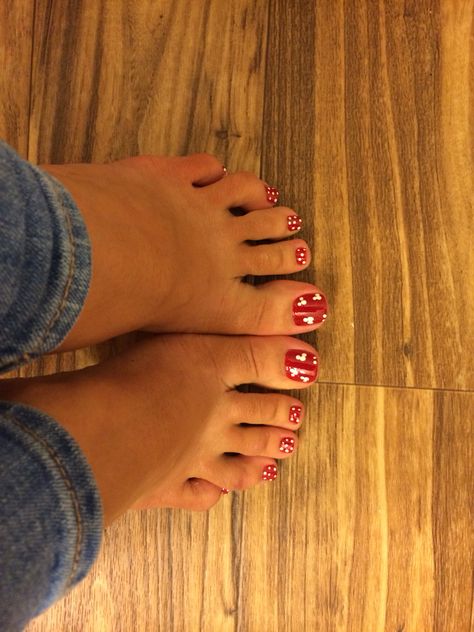 Disney toes Disney Mani Pedi Ideas, Mickey Mouse Pedicure Ideas, Disney Inspired Pedicure, Mickey Pedicure, Disney Toes Designs, Disney Pedicure Ideas Toenails, Disney Toenails, Disney Toe Nail Designs, Disney Pedicure Ideas