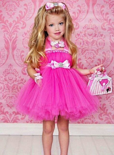 Barbie tutu Thumbelina Costume, Tutu Costumes Diy, Ken Costume, Barbie Halloween Costume, No Sew Tutu, Barbie Halloween, Costumes Kids, Barbie Costume, Pink Barbie