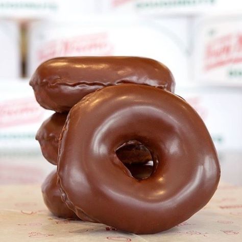 Icing Glaze Recipe, Chocolate Donut Glaze, Chocolate Glazed Donuts Recipe, Chocolate Glaze Recipe, Chocolate Doughnut Glaze, Icing Glaze, Donuts Chocolate, Glazed Doughnut, German Chocolate Cake Mix