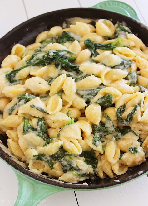 Creamy Spinach-Bacon Macaroni & Cheese – Dig into a bowl of creamy, comforting macaroni and cheese with spinach and bacon. This easy skillet pasta dish makes the perfect weeknight side! | thecomfortofcooking.com Cheesy Spinach Pasta Recipes, Spinach Macaroni And Cheese, Spinach Bowtie Pasta, Creamed Spinach Mac And Cheese, Bow Tie Spinach Pasta Recipes, Spinach Mac And Cheese, Creamy Spinach, Macaroni Cheese, Food For Thought