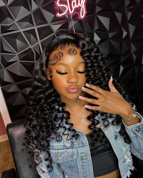 Love pretty curls always🥰Amazing work from stylist @thabeautyassassin🤗 

Follow @bombtress_hair for more hair inspirations🤩 
Get bomb hair and enjoy good curls days🤩 
.
.
.
.
.
.
.
.
.
.
.
#explore #wandcurls #wiggoals #lacefrontwig #deepwavewigs #curlywig #lacefront #wigunits #wiginstall #lacewigs #lacefrontalwig #issawig #wigsale #wigsforsale #hairvendor #curlsforthegirls #frontalwig #hdwig #humanhairwigs #transparentlace #wigstore #gluelesswig #deepwavehair #wigsforblackwomen #curlyhair Wand Curled Deep Wave Hair, Wand Curls On Deep Wave Hair, Pretty Curls, Deep Wave Hair, Curls For The Girls, Sew In Hairstyles, Goddess Braids Hairstyles, Hair 2024, Frontal Hairstyles