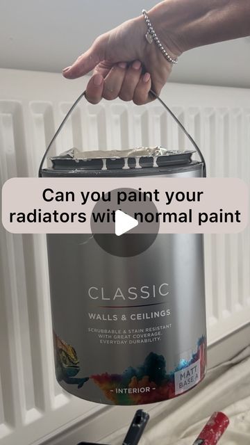 Painted Radiator Same As Wall, Radiator Painted Same Colour As Wall, How To Paint A Radiator, Radiator Color Ideas, Radiator Paint Ideas, Painting Radiators, Painted Radiator, Styling Hacks, Classic Wall