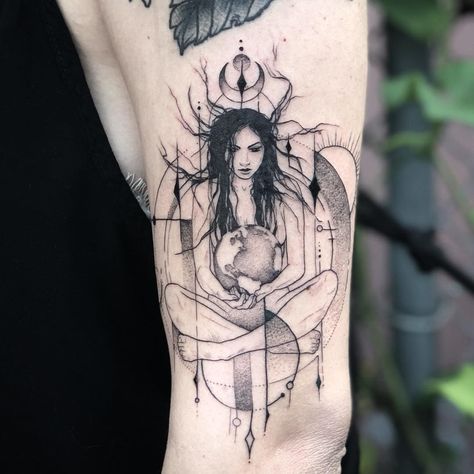 Beautiful goddess tattoo! Mother Nature Tattoo, Mother Earth Tattoo, Nature Tattoo Ideas, Earth Tattoo, Wiccan Tattoos, Mother Nature Tattoos, Nature Tattoo Sleeve, Tattoo Nature, Unalome Tattoo