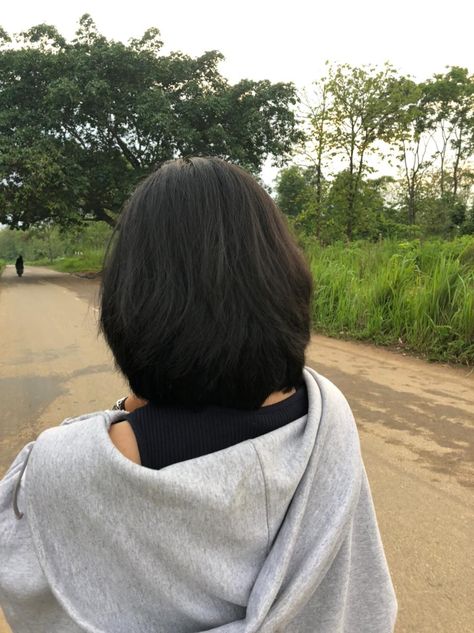 Short Hair Aesthetic Faceless, Fake Short Hair, Basic Aesthetic, Hear Style, Fake Pics, Fake Photo Short Hair, Daily Routine Planner, Short Hair Tomboy, Hiding Face